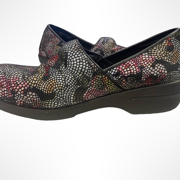 Savvy nursing shoes/clogs slip resistant footwear multicolored women’s size 10 - Picture 5 of 5